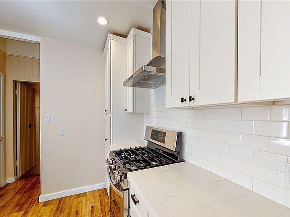 5th image of 1542 N Beverly Dr