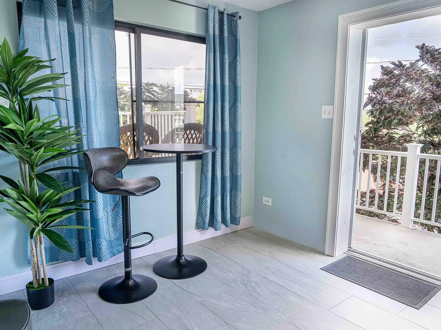 2 bed, $2,000 — Photo 4