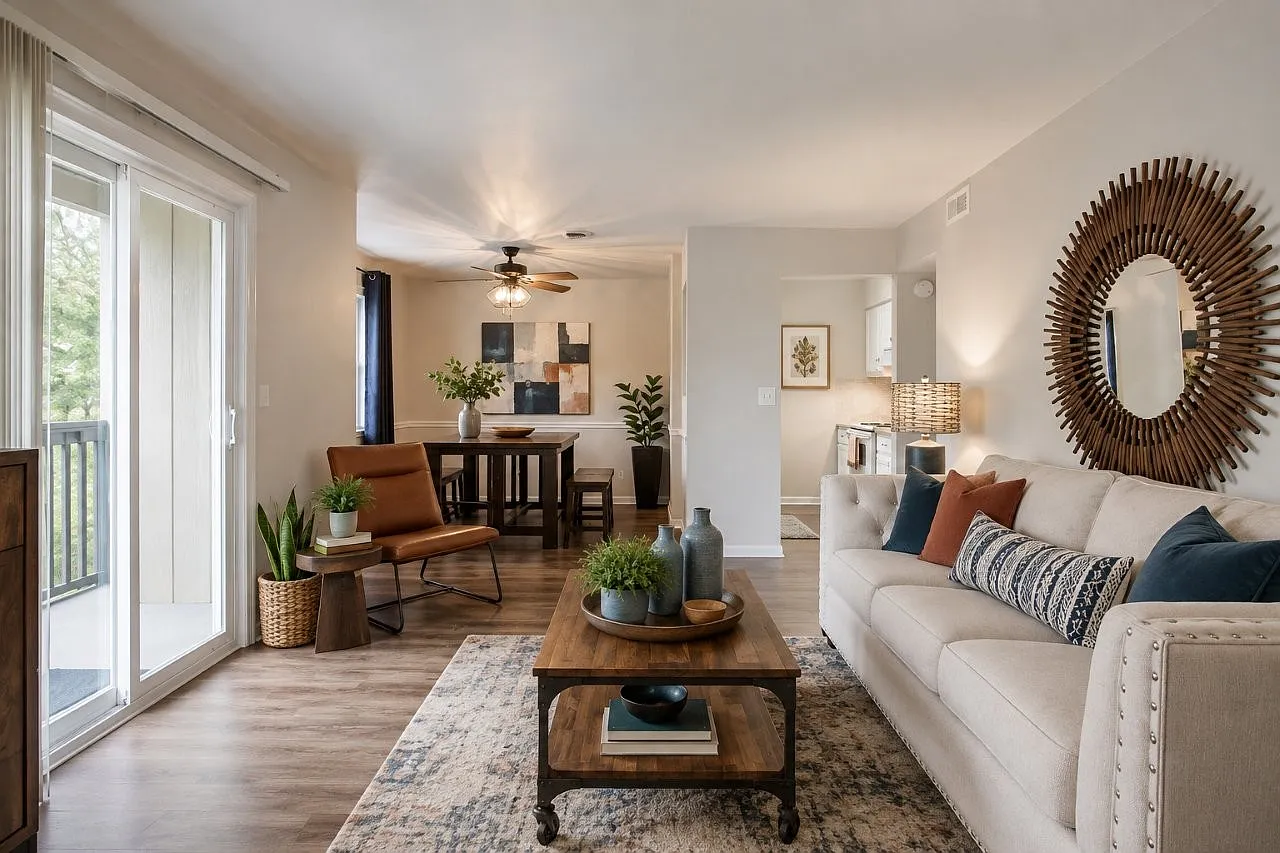Lincoya Bay Apartments and Townhomes — Photo 3