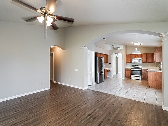 4th image of 10229 Hunters Haven Blvd