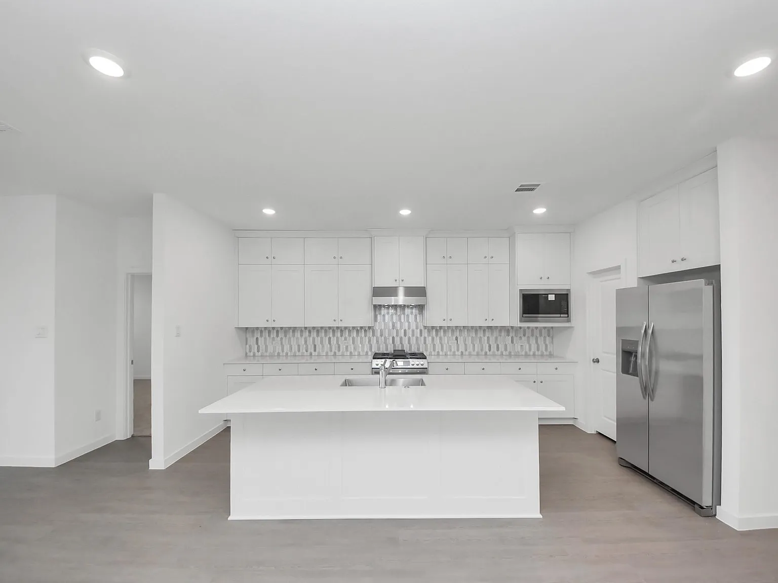 4 bed, 2.0 bath, $2,200 — Photo 4