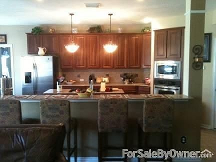 Chef's Corner
						:
						Opens to breakfast nook and family room great for entertainting!