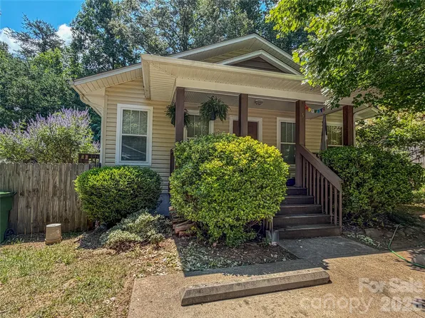 5 Springmill Dr, Asheville, NC 28806
