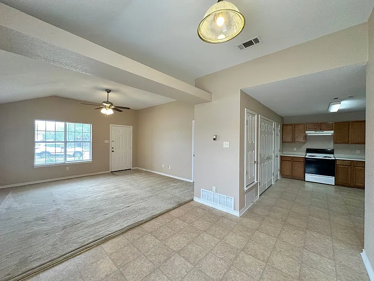 202 Janelle Dr — Photo 6