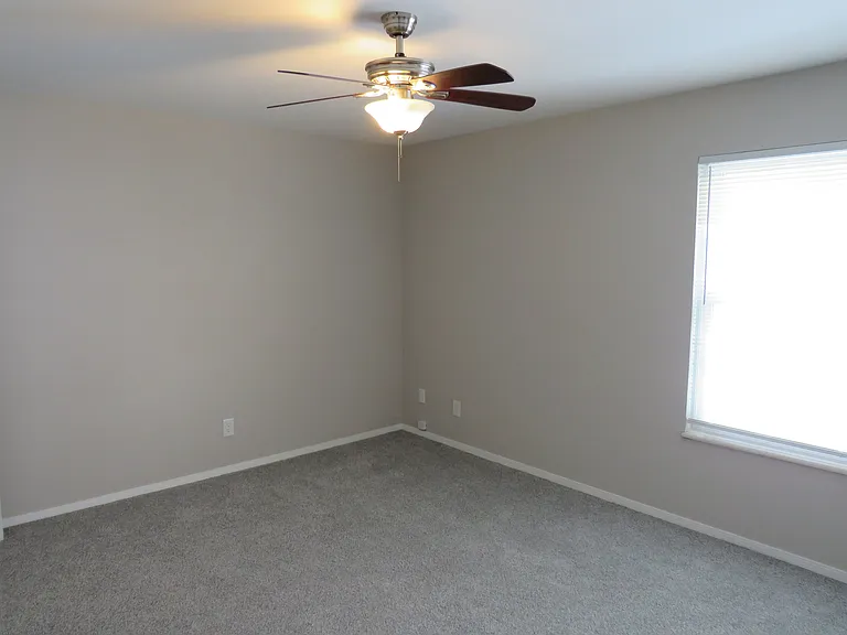 244 Carriage Ct — Photo 32