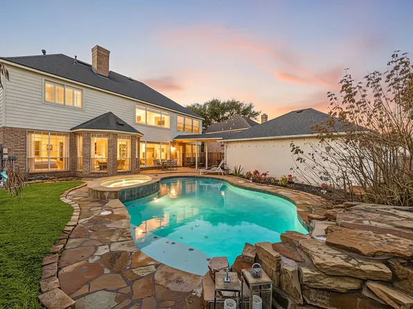 5007 Cambridge St, Sugar Land, TX 77479