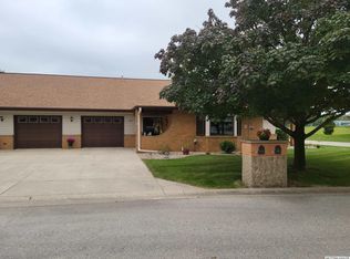 997 Briarcliff Cir, Mason City, IA 50401