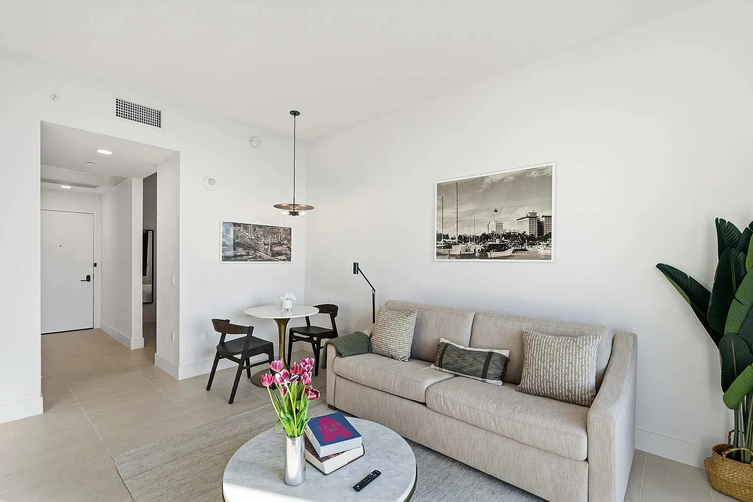 1 bed, 1.0 bath, 462 sqft, $2,978 — Photo 2