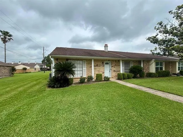 8690 Manion Dr, Beaumont, TX 77706