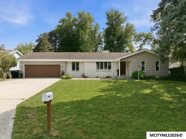 307 Orchard Ln, Clear Lake, IA 50428