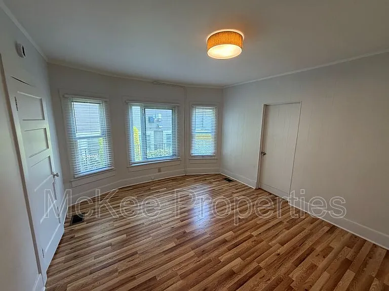 2142 1st Ave — Photo 6