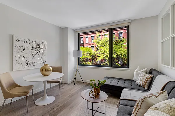 Rented by Oxford Property Group | media 11