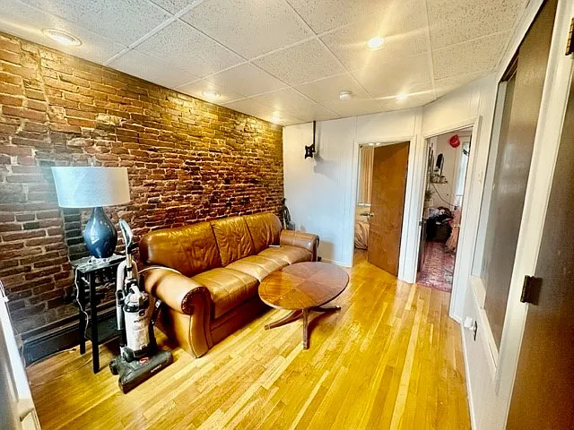 3 bed, 9999 sqft, $3,700 — Photo 2