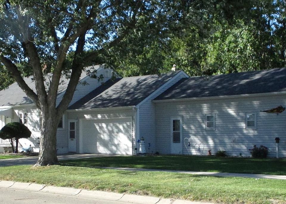 1st image of 901 9th Ave E