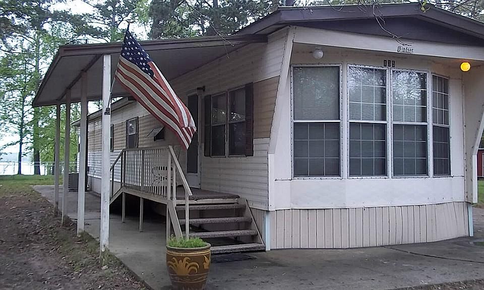 3/2/2 WATERVIEW, MINUTES FROM OPEN WATERS OF LAKE LIVINGSTON, BOAT LAUNCH AND FISHING PIER