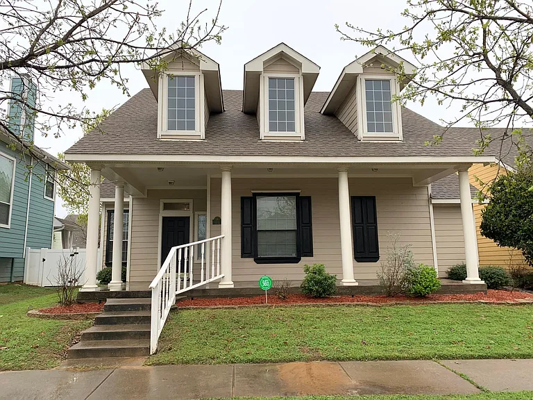 1051 Elm Dr — Photo 1