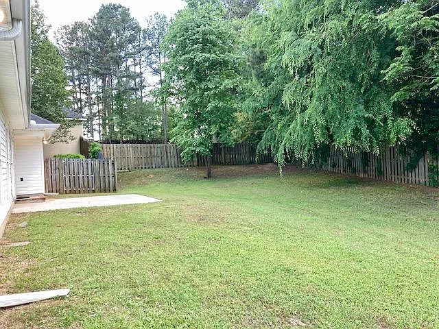 4 bed, 2200 sqft, $2,100 — Photo 4