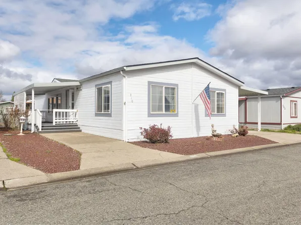 310 Whispering Willow Dr, Grants Pass, OR 97527