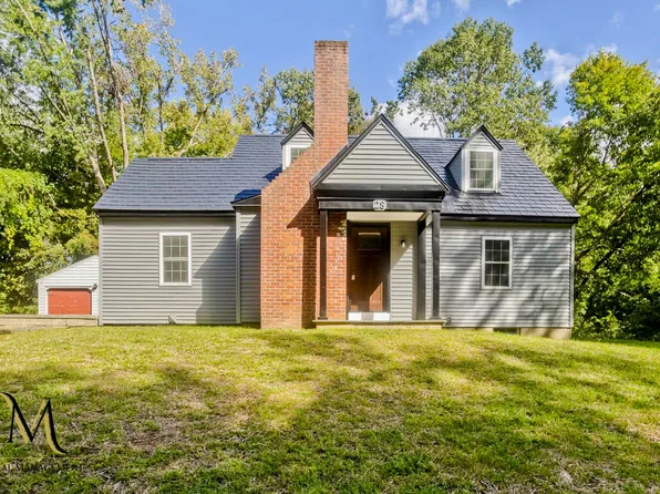 28 Hillside Ave, South Hadley, MA 01075