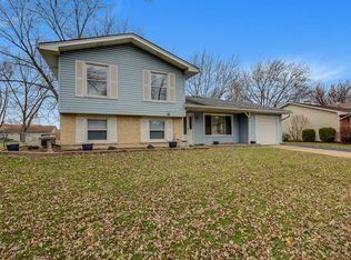 141 Mayfield Dr, Bolingbrook, IL 60440