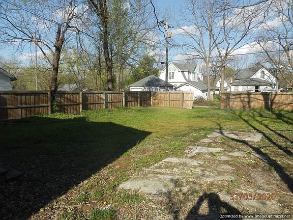 3rd image of 404 S Park Blvd