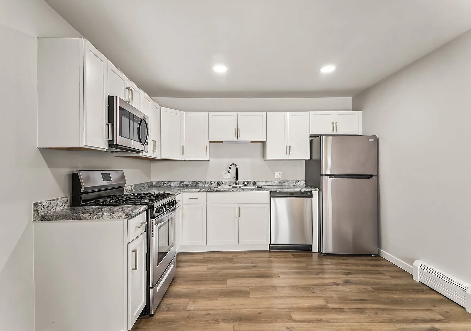 124 - 224 S Bird Street Apartments — Photo 4