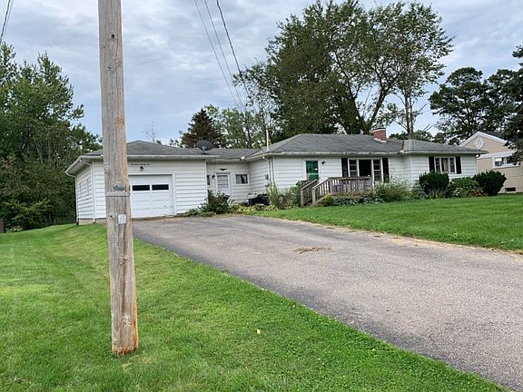 3rd image of 1422 Virginia Ln