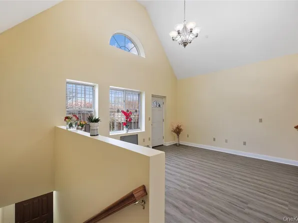 183-26 Booth Memorial Avenue image 4 of 24