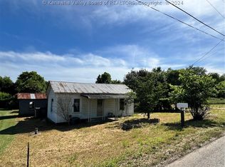 687 Lucas Ln, Point Pleasant, WV 25550