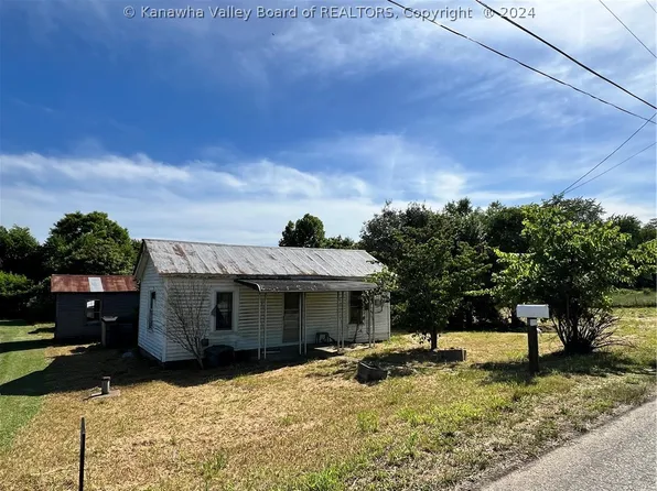 687 Lucas Ln, Point Pleasant, WV 25550