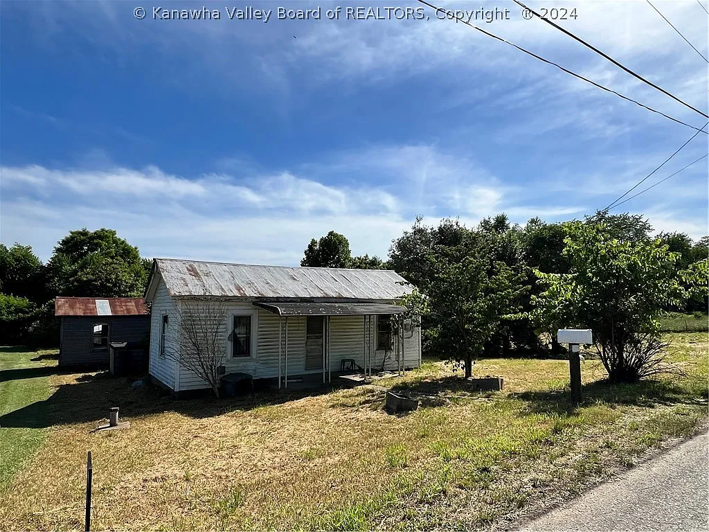 687 Lucas Ln photo 1