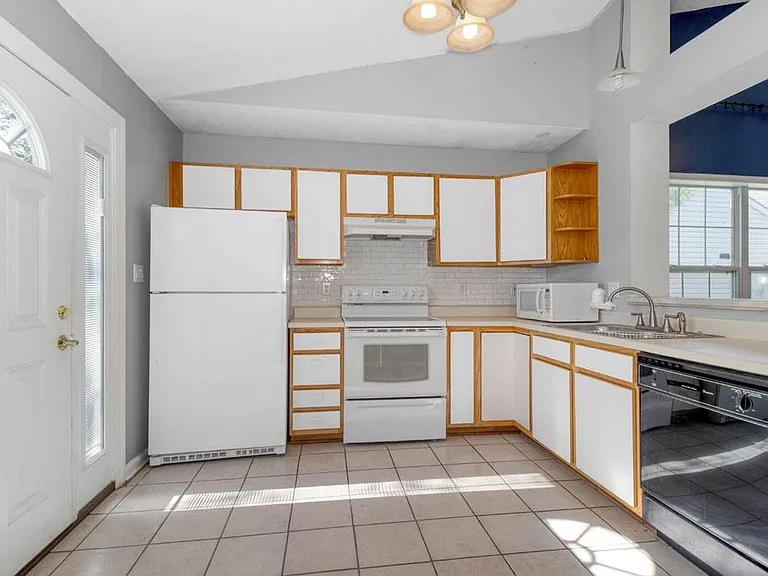 5755 Eden Village Dr — Photo 7