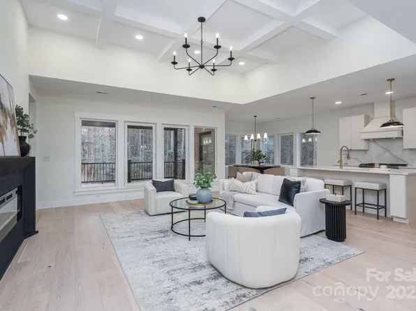 6407 Sterling Pl, Hickory, NC 28601