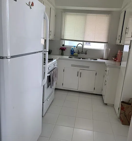 1470 S Sherbourne Dr #6 — Photo 3