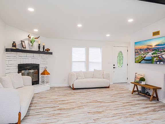 2nd image of 5071 Shelbyville Rd