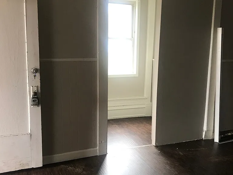 458 W Clinton St — Photo 1