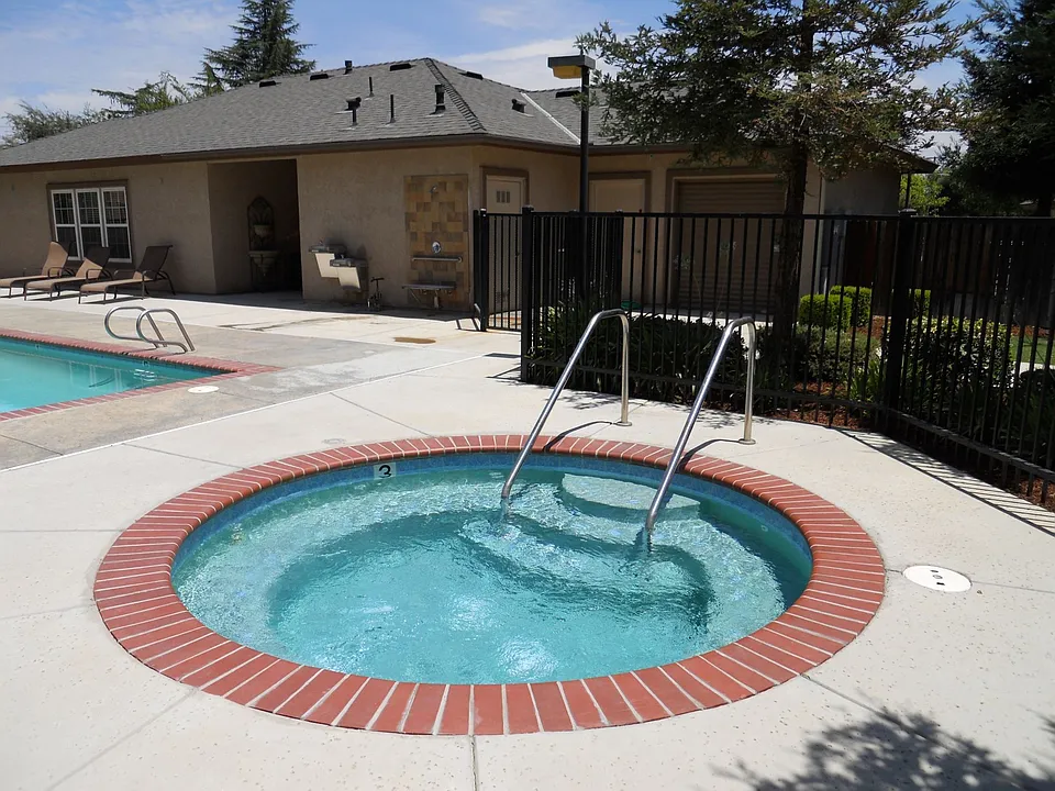Spa & Pool