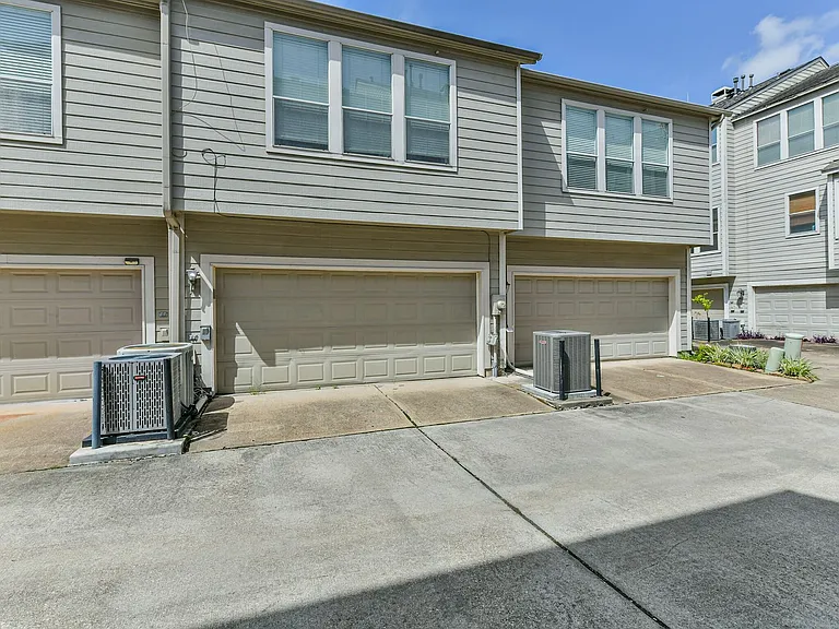 1408 Tuam St — Photo 25