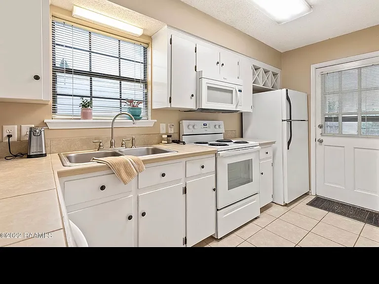 130 Gena Marie Dr — Photo 6