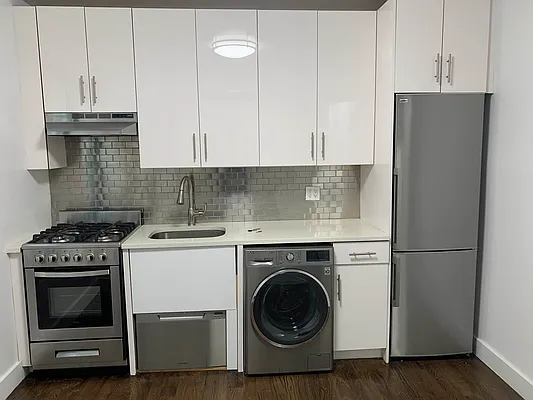 Rented by Flatiron Real Estate Advisors LLC | media 17