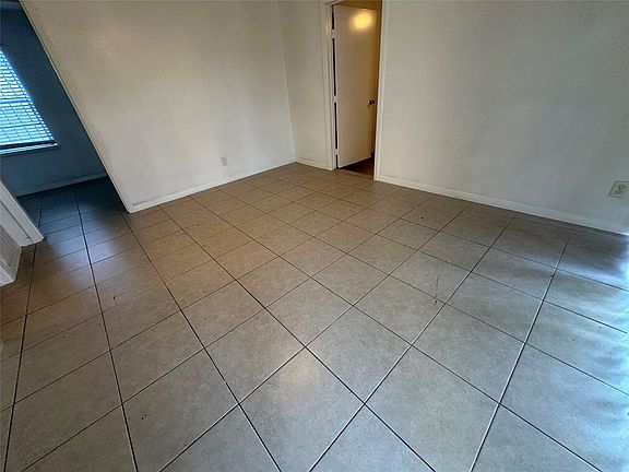 3rd image of 3826 Botany Ln