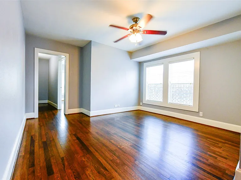 1011 E 6th 1/2 St #4 — Photo 7