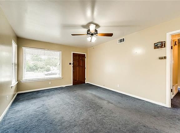 4th image of 831 Cliffdale Ave