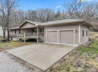 25293 Dehoff Dr, Tonganoxie, KS 66086