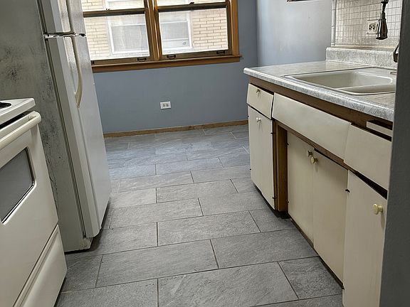 4th image of 10104 S Pulaski Rd APT 2S