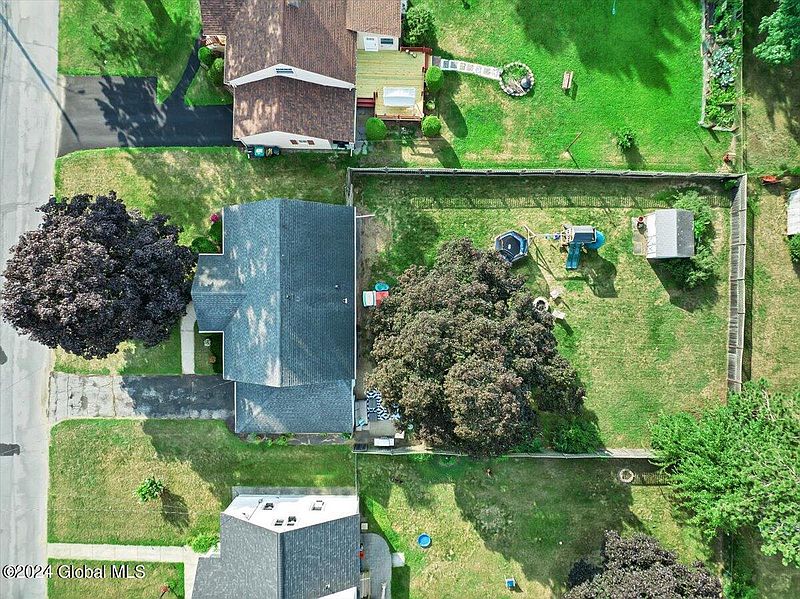 2nd image of 2048 Chepstow Road