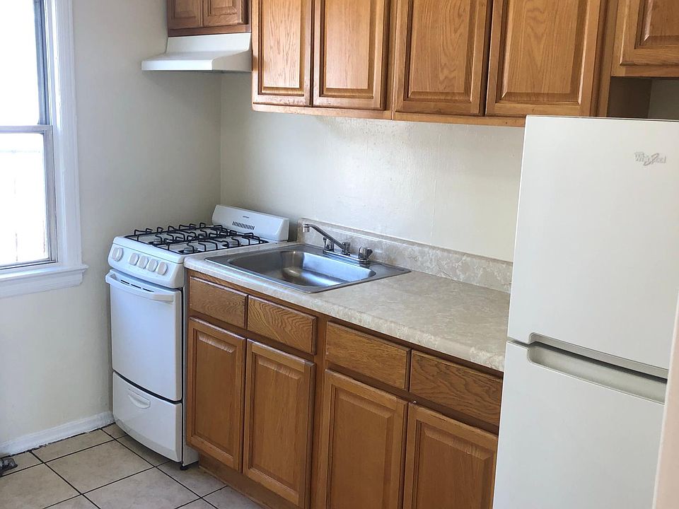 2nd image of 1114 Sheridan Ave APT B