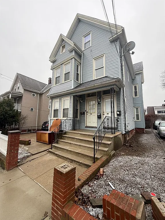 3 bed, 1.0 bath, 920 sqft, $3,200 — Photo 2