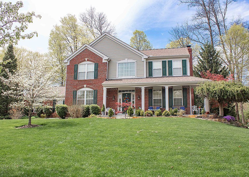 Front of House with Yard 