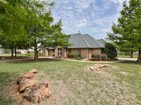 336 Angela Cir NE, Piedmont, OK 73078